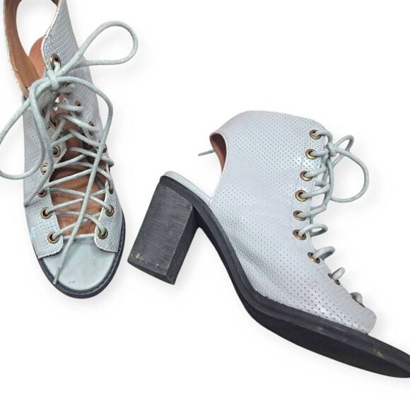 Jeffrey Campbell X Free People Women's Light Gray Perforated Leather Lace Up Boo - Picture 2 of 10